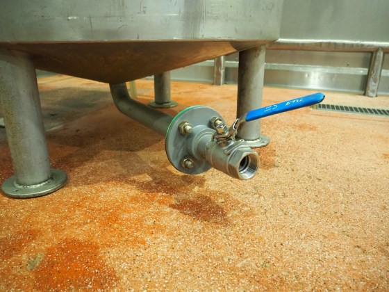 Stainless Steel Tank 1000 lts with Stirer and Pump Pic 06